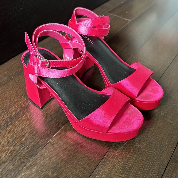TORRID WW hot Pink Satin platform Heels - Picture 3 of 6